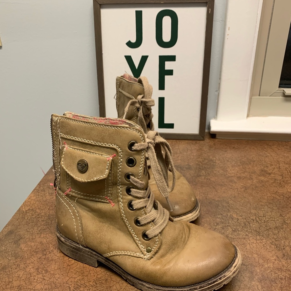 Roxy girls winter boots. Size 1-2.